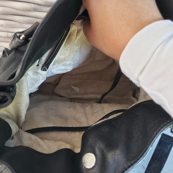 Michael Kors Large Hamilton Bag - Picture 7 of 7